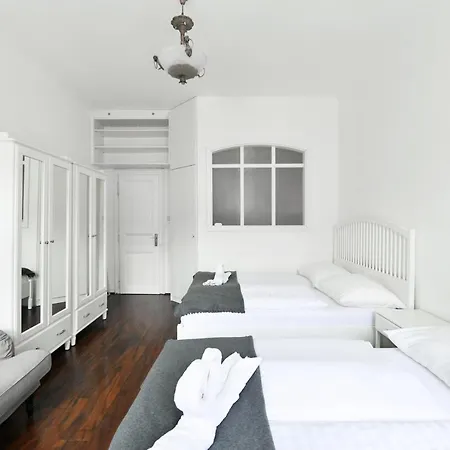 Comfort Central Apartment, 4bdrm, 2bthrm * Prague