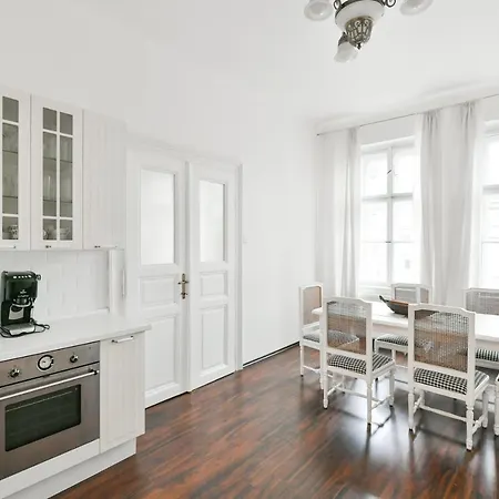 Comfort Central Apartment, 4bdrm, 2bthrm Prague