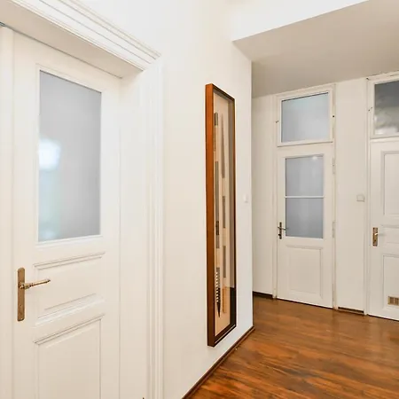 Comfort Central Apartment, 4bdrm, 2bthrm * Prag
