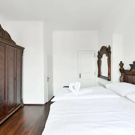 Apartment Comfort Central Apartment, 4bdrm, 2bthrm Prag