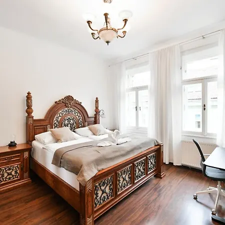 Comfort Central Apartment, 4bdrm, 2bthrm Prag