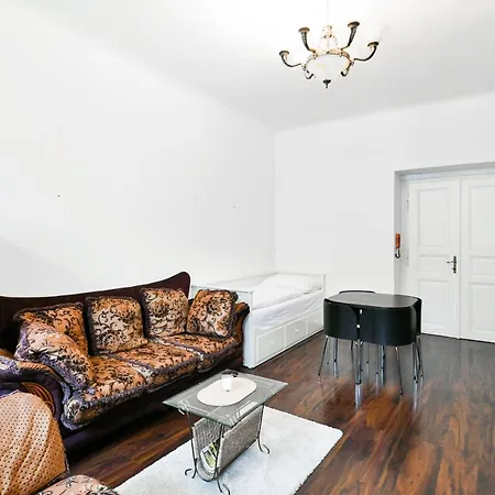 Comfort Central Apartment, 4bdrm, 2bthrm Praha