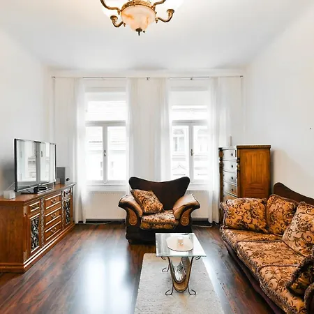 Comfort Central Apartment, 4bdrm, 2bthrm *