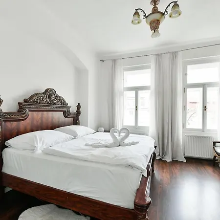 Apartmán Comfort Central Apartment, 4bdrm, 2bthrm Praha